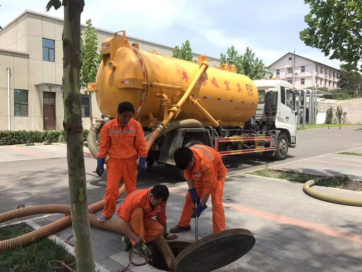 东安化粪池清理与5-8吨吸粪车施工效率分析